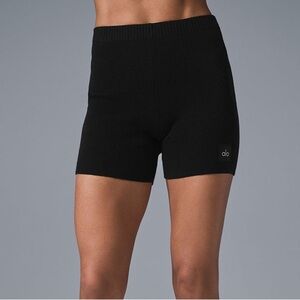 ALO Yoga Scholar Knit High-Waist Short in Black - XS